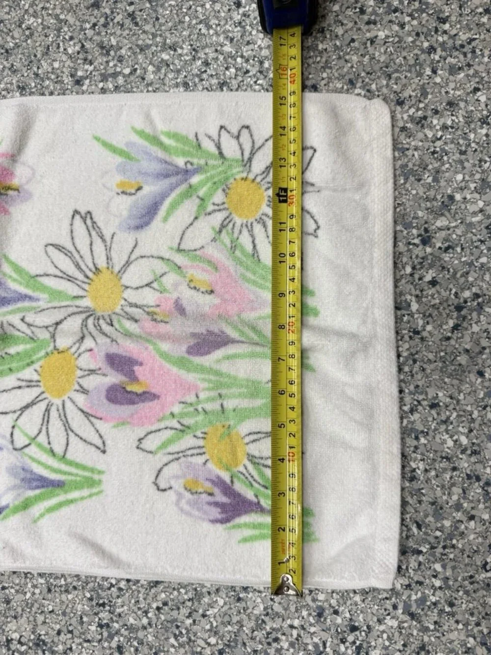 Vintage Springmaid White Hand And Bath Towel Wildflowers Daisy Iris Shabby Chic